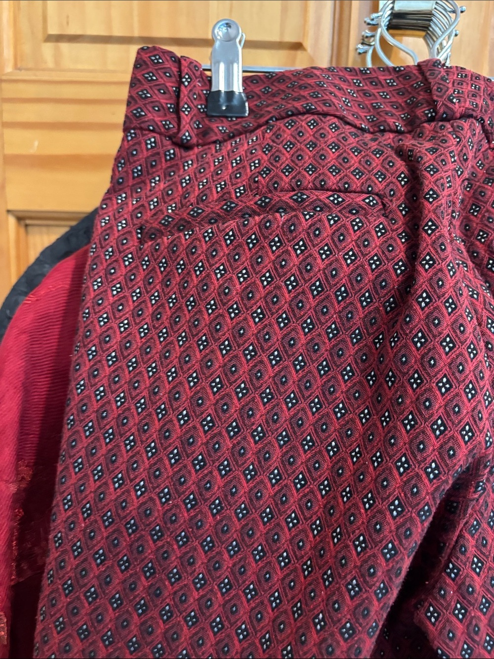 Ann Taylor Red Patterned Ankle Cropped Pants - Picture 7 of 10
